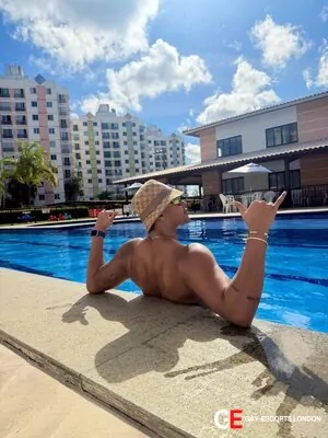 Bisexual Escort Kevin Xxxl 24yr - licking