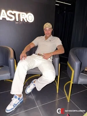 Bisexual Escort Kevin Xxxl 24yr - licking