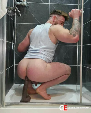 Gay Escort Luke 34yr - gangbang