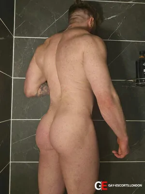 Gay Escort Luke 34yr - gangbang