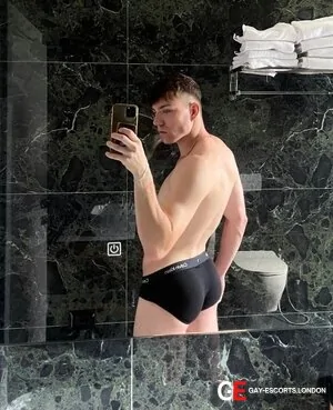 Gay Escort Tommy 21yr - double penetration