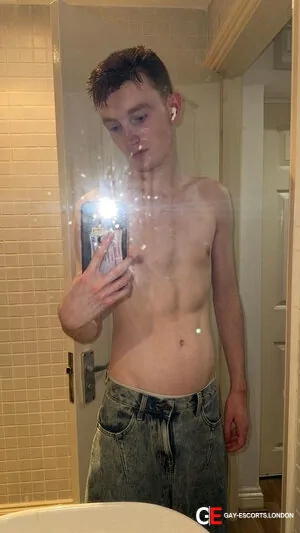Bisexual Escort James 22yr - trios