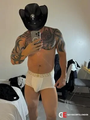 Bisexual Escort Cristian 30yr - role