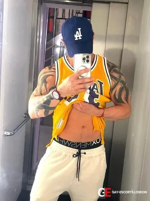 Bisexual Escort Cristian 30yr - licking