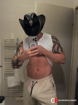 Bisexual Escort Cristian 30yr - licking
