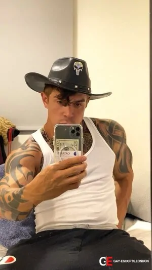 Bisexual Escort Cristian 30yr - role