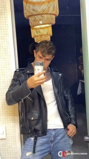 Bisexual Escort Cristian 30yr - masseur