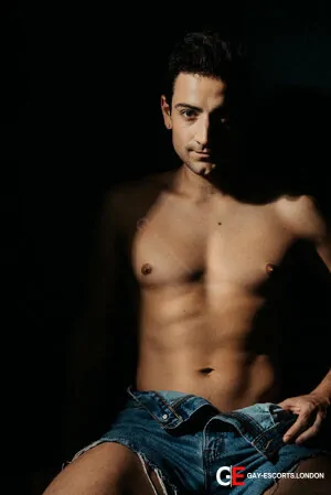Gay Escort Cezar 28yr - sucking