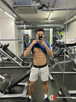 Gay Escort Leonardo 28yr - role