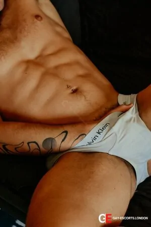 Gay Escort Cezar 28yr - sucking