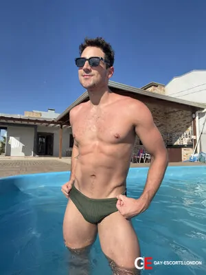 Gay Escort Cezar 28yr - role