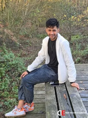 Bisexual Escort Reza 23yr - gangbang