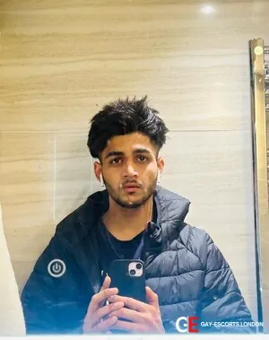 Bisexual Escort Reza 23yr - blowjob