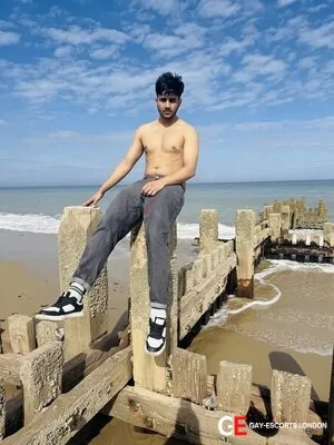 Bisexual Escort Reza 23yr - double penetration
