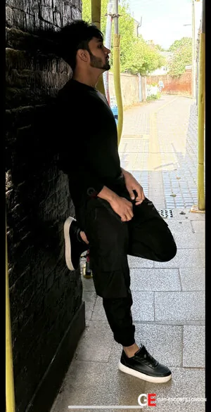 Bisexual Escort Reza 24yr - double penetration