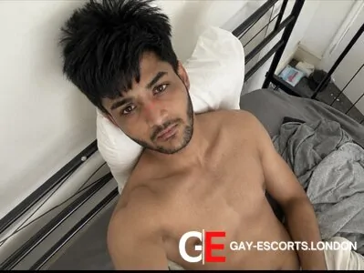 Bisexual Escort Reza 23yr - double penetration