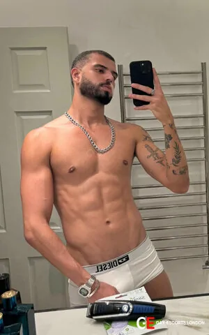Bisexual Escort Apollo 25yr - exhibitionist