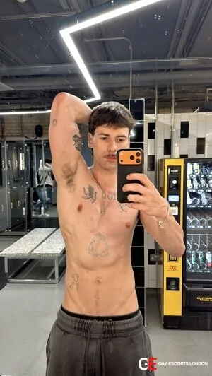 Bisexual Escort Tony 24yr - trios