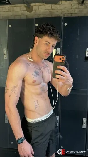 Bisexual Escort Tony 24yr - trios
