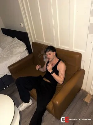 Bisexual Escort Tony 24yr - gangbang