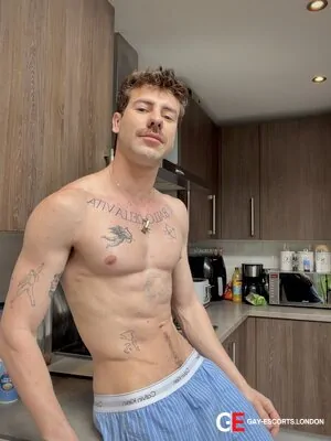 Bisexual Escort Tony 24yr - trios