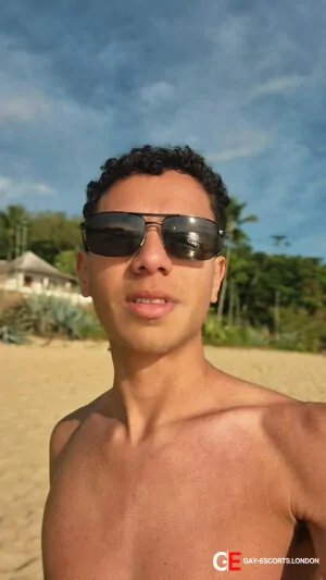 Gay Escort Albert 23yr - licking
