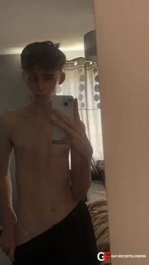 Gay Escort Liam 20yr - double penetration