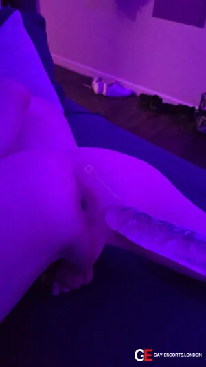 Gay Escort Liam 20yr - gangbang