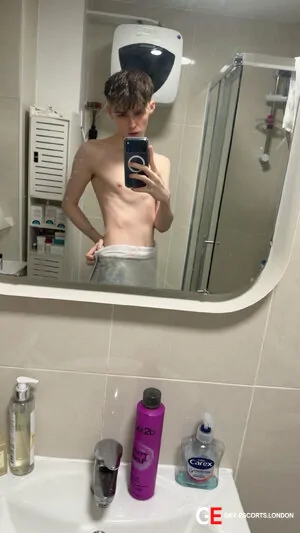 Gay Escort Liam 20yr - double penetration