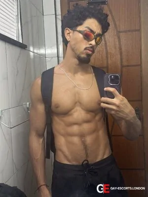 Bisexual Escort Marcos 26yr - double penetration