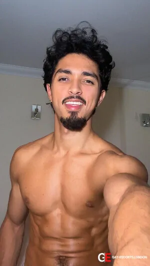 Bisexual Escort Marcos 26yr - trios