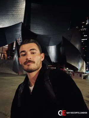 Gay Escort Attilah 28yr - gangbang