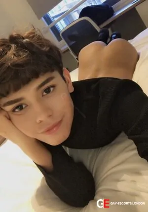 Gay Escort Alo Femboy 19yr - double penetration