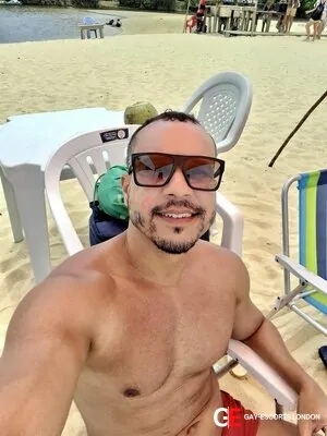 Bisexual Escort Pedro 37yr - licking