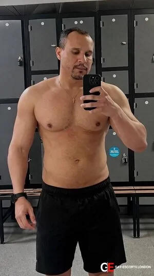 Bisexual Escort Pedro 37yr - licking