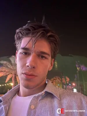 Bisexual Escort Adam 19yr - dirty talk