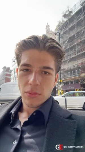 Bisexual Escort Adam 19yr - shaving