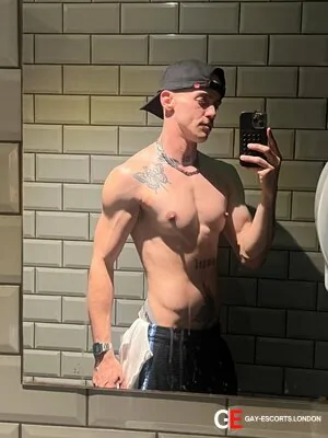 Bisexual Escort Oscar 29yr - blowjob
