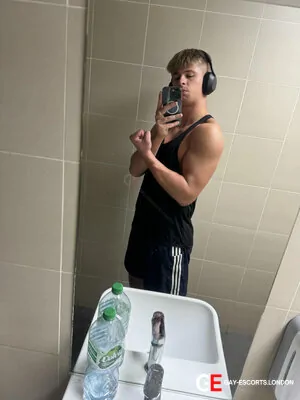 Bisexual Escort Richie 18yr - rimming