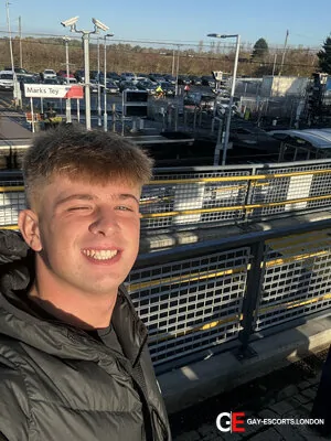 Bisexual Escort Richie 18yr - blowjob