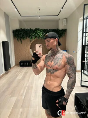 Gay Escort Cole 26yr - licking