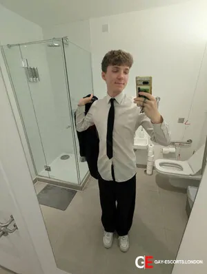 Bisexual Escort Dylan 23yr - role