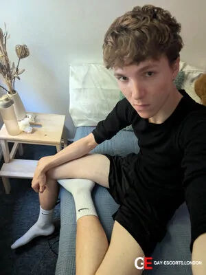 Bisexual Escort Dylan 23yr - sucking