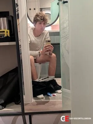 Bisexual Escort Dylan 23yr - role