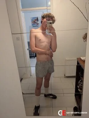 Bisexual Escort Dylan 23yr - licking