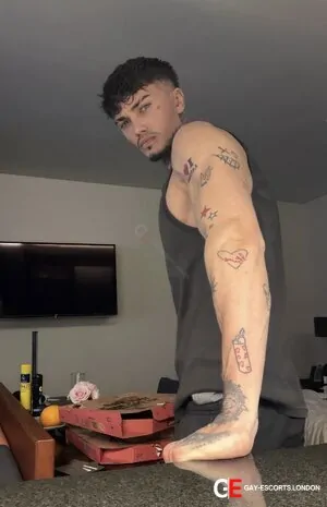 Gay Escort Logan 25yr - role