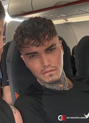 Gay Escort Logan 25yr - role