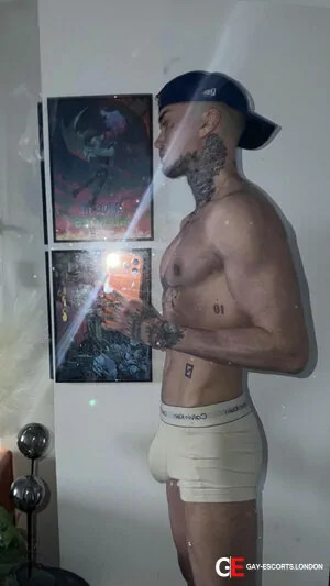 Gay Escort Logan 25yr - role