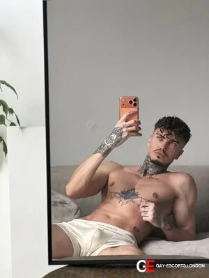 Gay Escort Logan 25yr - role