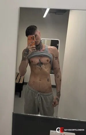 Gay Escort Logan 25yr - role